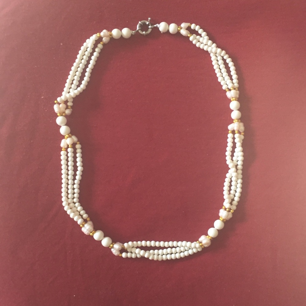 Vintage white pearl necklace